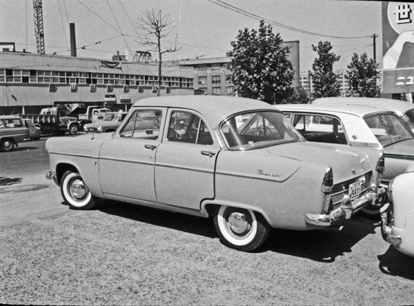 (18-1b)(104-31) 1956-62 Ford ZepharⅡ4dr Saloon.jpg